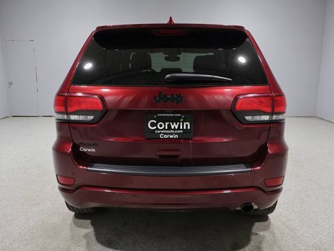 Used 2020 Jeep Grand Cherokee Altitude AWD/4WD image 3