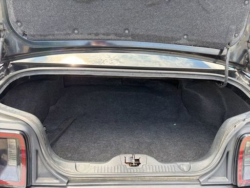 Used 2013 Ford Mustang Coupe RWD image 18