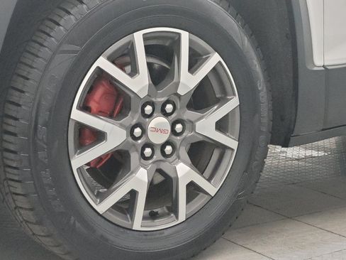 Used 2023 GMC Acadia SLE FWD image 31