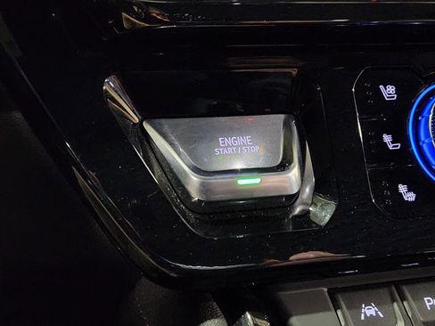 Used 2024 GMC Sierra 1500 AT4 w/ Technology Package image 43