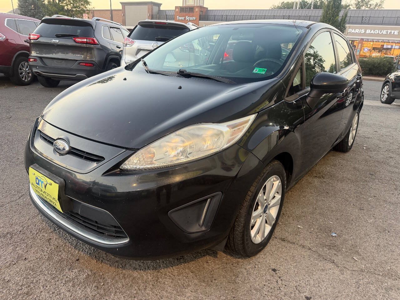 Used 2012 Ford Fiesta SE FWD image 2