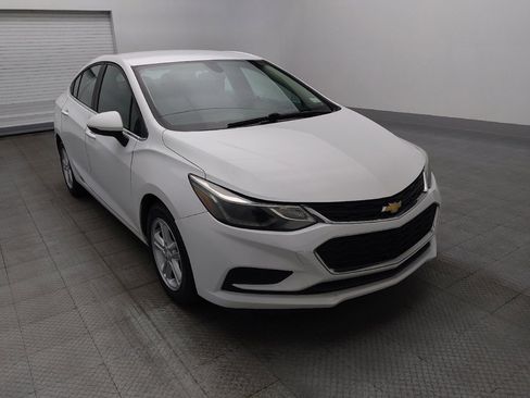 Used 2018 Chevrolet Cruze LT FWD image 13