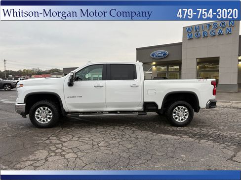 Used 2024 Chevrolet Silverado 2500 LTZ AWD/4WD image 2