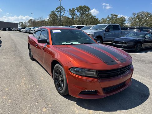 Used 2021 Dodge Charger SXT w/ Driver Convenience Group RWD image 3
