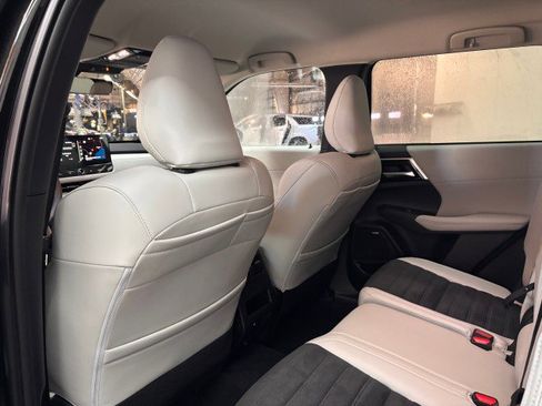 New 2025 Mitsubishi Outlander SE image 20