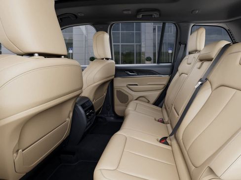 New 2025 Jeep Grand Cherokee Limited w/ Black Appearance Package image 23