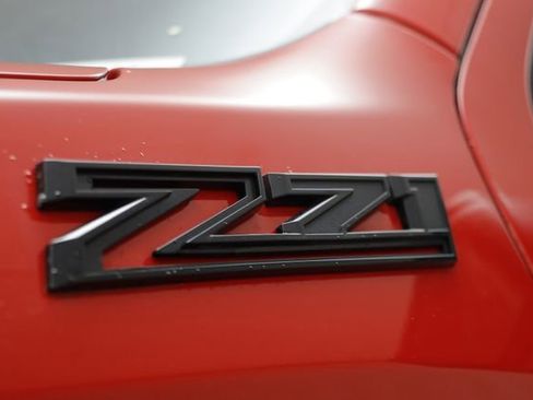 Used 2024 Chevrolet Silverado 1500 Custom Trail Boss w/ LPO, Dark Essentials Package image 4