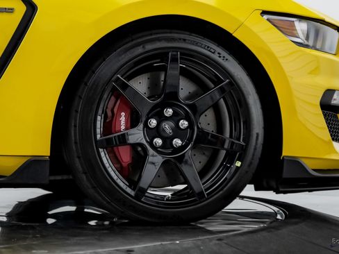 Used 2017 Ford Mustang Shelby GT350R w/ GT350R Equipment Group 920A RWD image 91