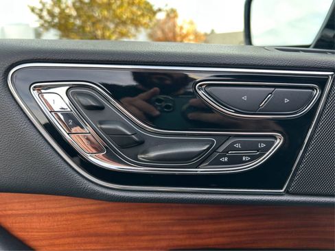 Used 2018 Lincoln Navigator L Reserve image 19