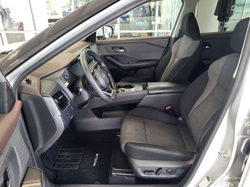 Used 2021 Nissan Rogue SV FWD image 10
