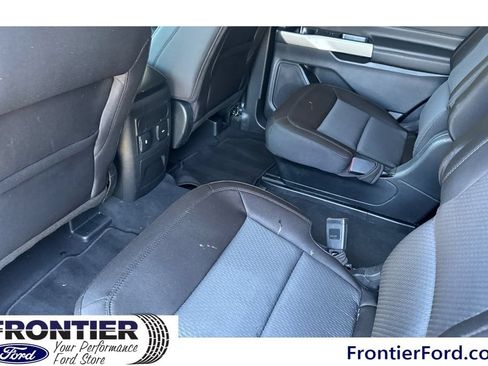 Used 2023 Ford Explorer XLT RWD image 14