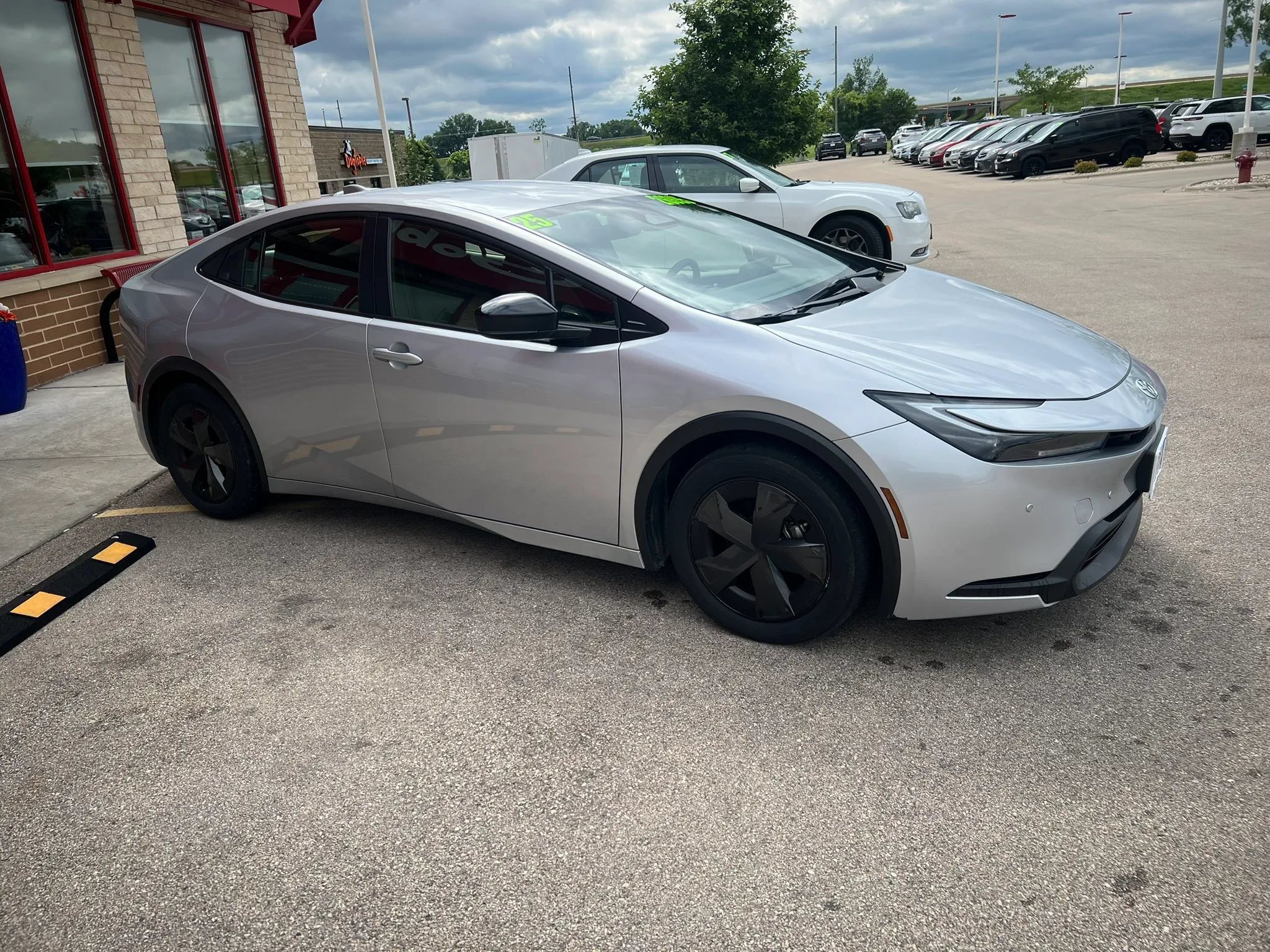 Used 2025 Toyota Prius LE FWD image 3