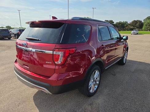 Used 2017 Ford Explorer XLT w/ Equipment Group 202A AWD/4WD image 5