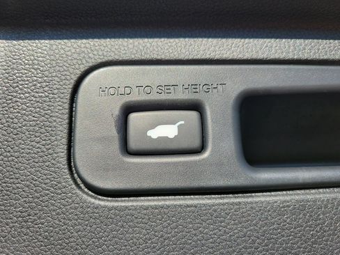 Used 2025 Honda Pilot EX-L image 12