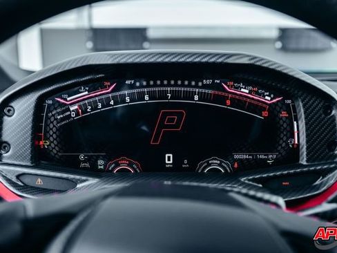 Used 2025 Lamborghini Revuelto image 9