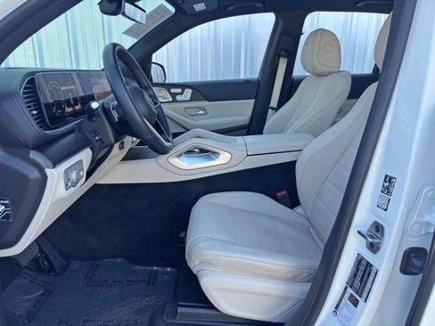 Used 2025 Mercedes-Benz GLE 580 4MATIC w/ Driver Assistance Package image 17