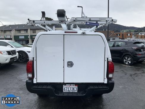 Used 2022 Toyota Tacoma SR image 5