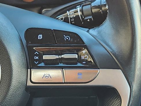 Certified 2022 Hyundai Elantra SEL w/ Convenience Package image 16