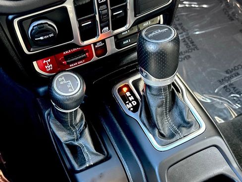 Used 2024 Jeep Gladiator Mojave w/ Technology Group image 21