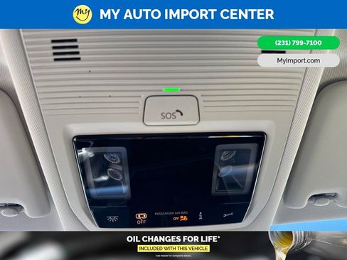 Used 2025 Volkswagen Tiguan SE AWD/4WD image 24