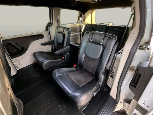 Used 2019 Dodge Grand Caravan SXT w/ Driver Convenience Group FWD image 21