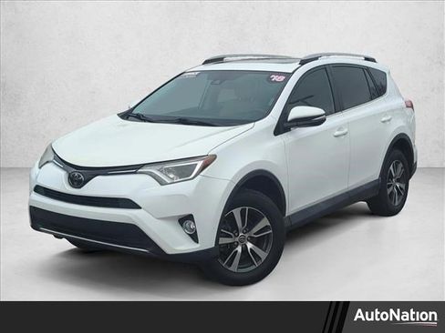 Used 2018 Toyota RAV4 XLE image 1