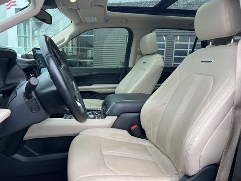 Used 2022 Ford Expedition Platinum image 21