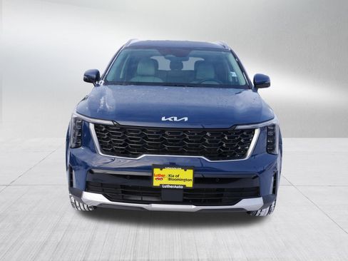 Certified 2025 Kia Sorento S image 2