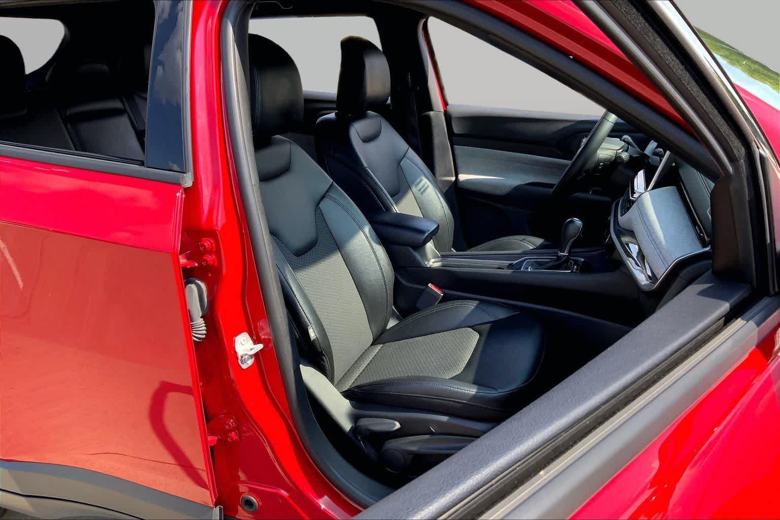 Used 2024 Jeep Compass Latitude AWD/4WD image 9