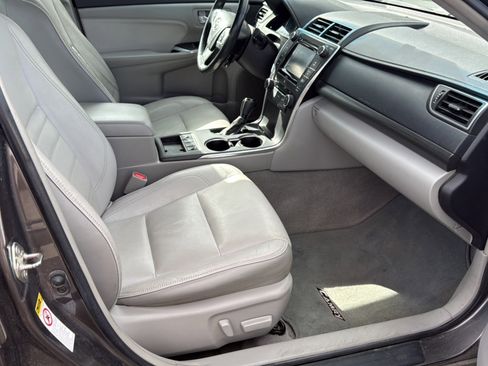 Used 2016 Toyota Camry XLE w/ Moonroof Package FWD image 17