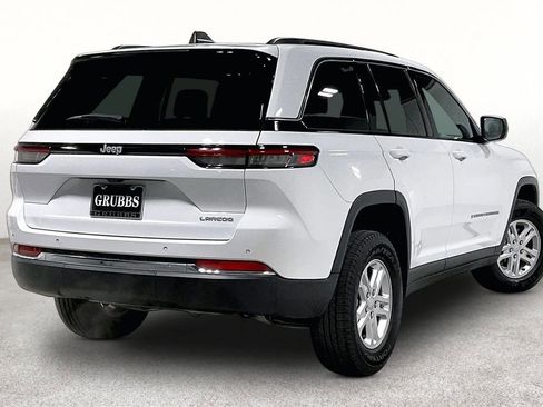 Used 2024 Jeep Grand Cherokee Laredo RWD image 2