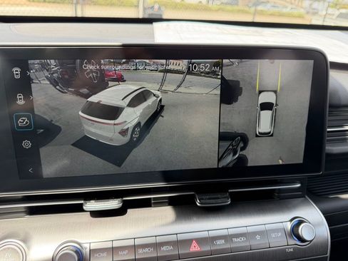 Used 2024 Hyundai Kona Limited FWD image 26
