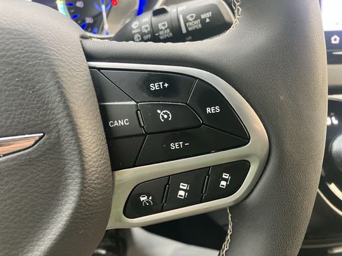 Used 2025 Chrysler Pacifica Select FWD image 27