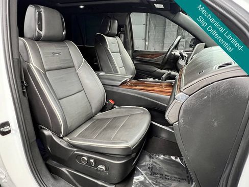 Used 2024 Cadillac Escalade Premium Luxury AWD/4WD image 8