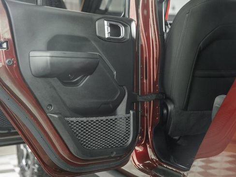 Used 2021 Jeep Gladiator Willys image 40