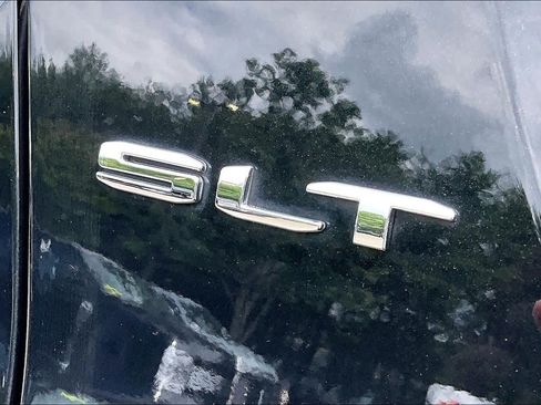 Used 2022 GMC Acadia SLT w/ Preferred Package FWD image 10
