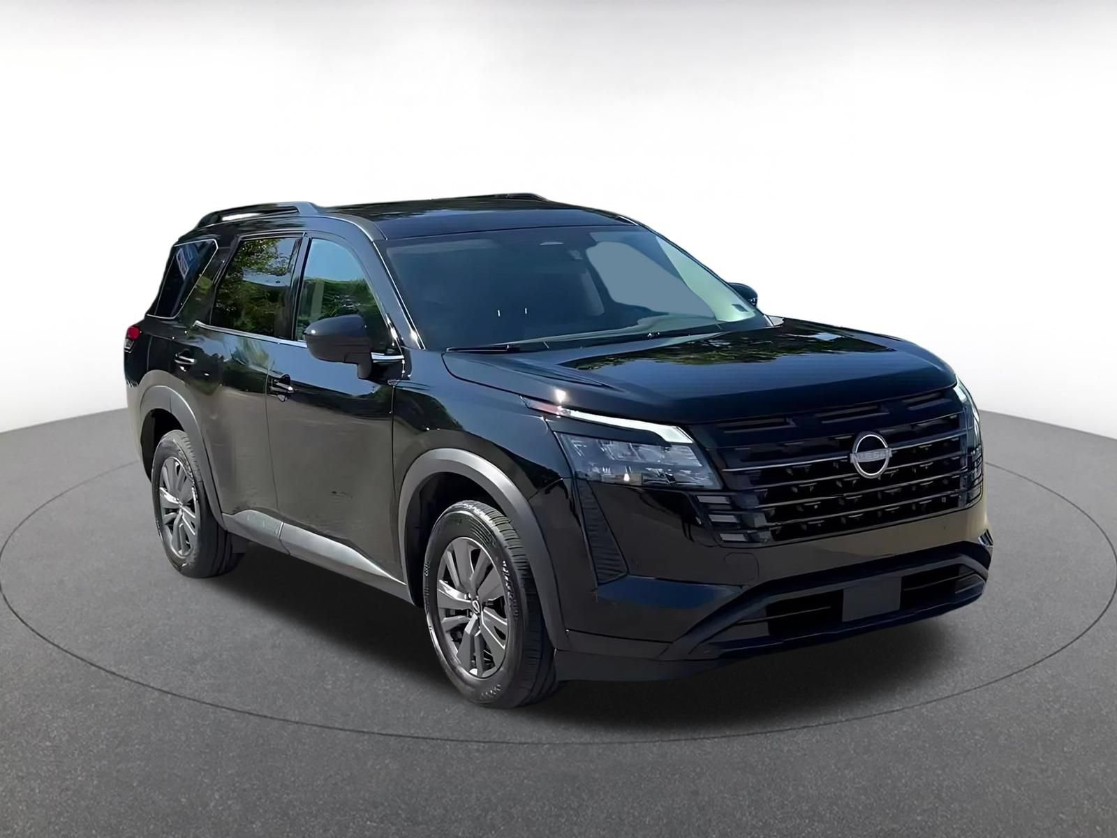 Used 2026 Nissan Pathfinder SV FWD image 3