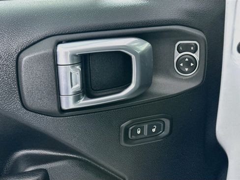 Used 2023 Jeep Wrangler Unlimited Rubicon 4xe w/ Cold Weather Group AWD/4WD image 15