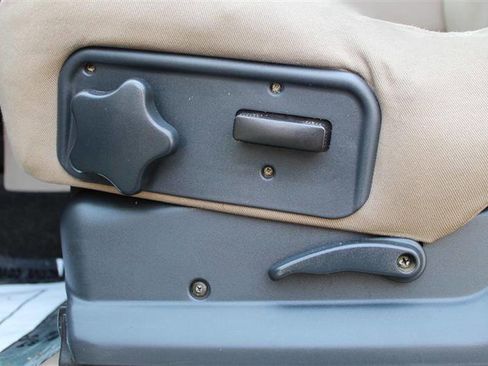 Used 2002 Chevrolet Avalanche 4x4 w/ Off-Road Suspension Pkg image 12