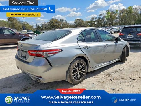 Used 2018 Toyota Camry SE w/ Convenience Package FWD image 4