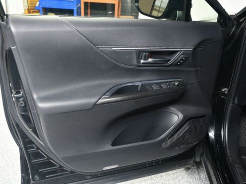 Used 2022 Toyota Venza XLE image 21