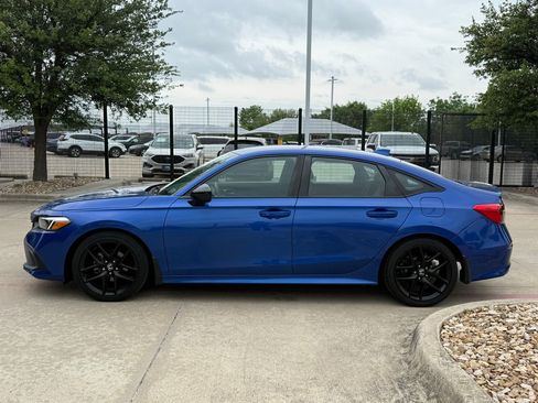 Used 2023 Honda Civic Sport image 2