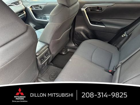 Used 2022 Toyota RAV4 LE AWD/4WD image 15