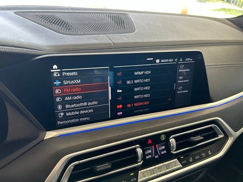 Used 2022 BMW X7 xDrive40i w/ M Sport Package AWD/4WD image 8