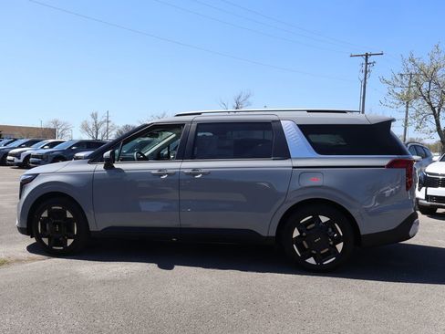 New 2026 Kia Carnival EX FWD image 4