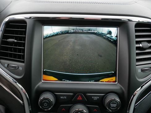 Used 2018 Jeep Grand Cherokee Limited image 27