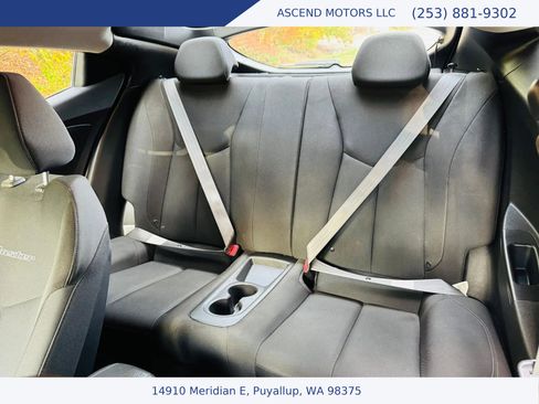 Used 2016 Hyundai Veloster image 10