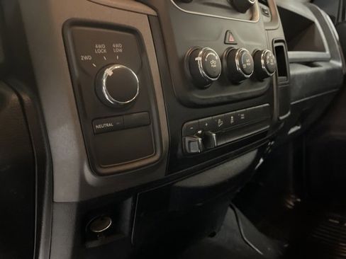 Used 2018 RAM 2500 Tradesman w/ Chrome Appearance Group image 16