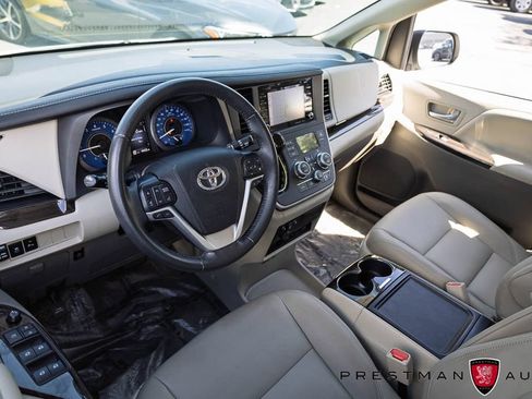 Used 2020 Toyota Sienna XLE Premium FWD image 22