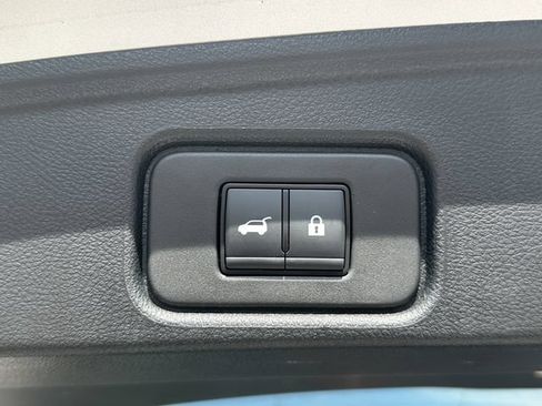 Certified 2025 Nissan Pathfinder Platinum FWD image 21